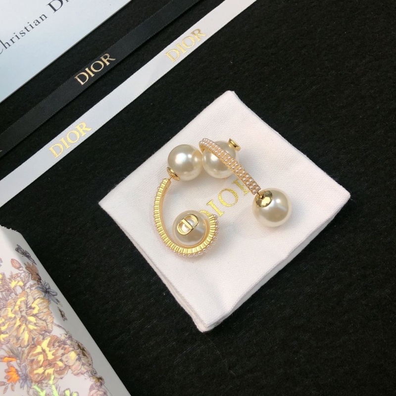 chr1st1an D10r earrings